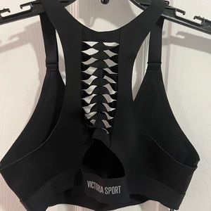 Victoria Sports Bra in Black